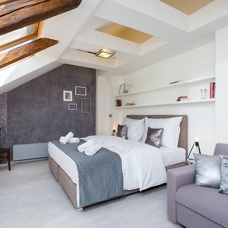 Empirent Rose Apartments Praha Bagian luar foto